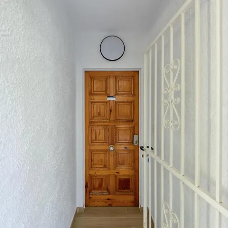 Monaco 1a Puerto - Barneda 公寓